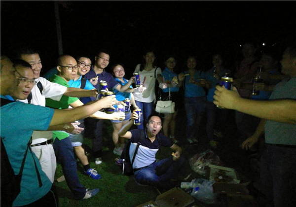 潇洒青春走一回 亲抱自然，徒步健走